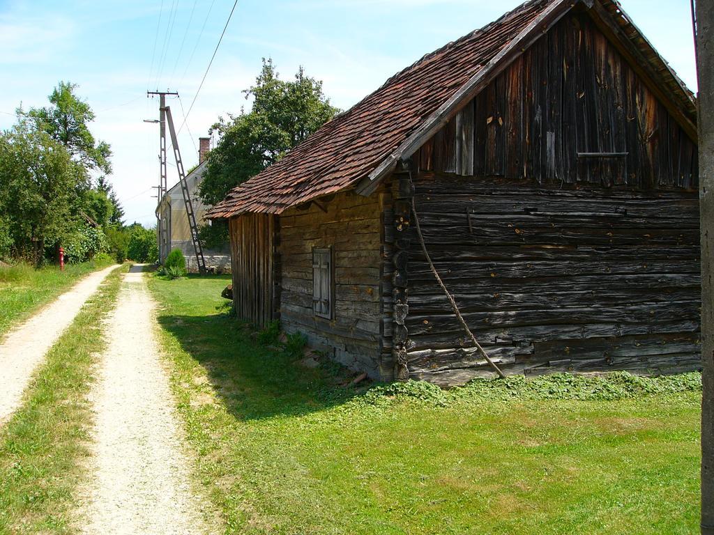 Anna Lak Otel Magyarszombatfa Oda fotoğraf